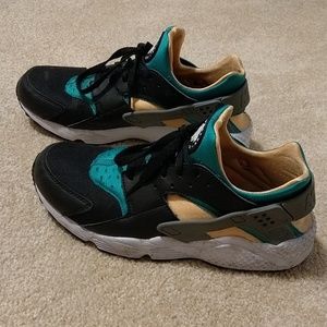 green and gold huaraches
